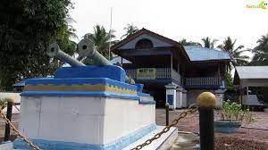 Laksamana raja di laut bersemayam di bukit batu ahai hati siapa ahai tak terpaut mendengar lagu zapin melayu. Komplek Situs Datuk Laksmana Wisata Bengkalis Riaumagz