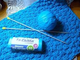 как сделать коврик из крышек от пластиковых бутылок видео Chto Mozhno Sdelat Iz Starogo Plastika Musora I Tualetnoj Bumagi 10 Originalnyh Idej Youtube Kovrik Vyazanie Kovrik Dlya Vannoj