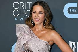 In the video, she told 'entertainment tonight', he's really down to wear costumes, he's down to do a… Kate Beckinsale Shows Off Flexibility Before 2020 Critics Choice Awards