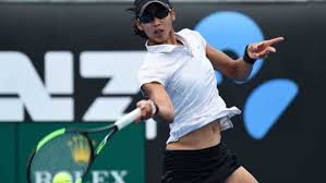 Astra sharma with her parents susan tan (left) and devdutt sharma (right). From Medicine To Tennis Astra Sharma S Fascinating Journey