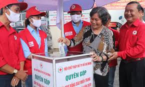 TP.Hồ Chí Minh: Quyên góp cứu trợ đồng bào các tỉnh miền Trung – HỘI CHỮ  THẬP ĐỎ VIỆT NAM