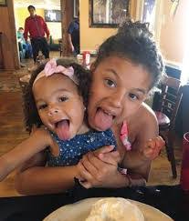 Lindsey Ellinger's Instagram, Twitter & Facebook