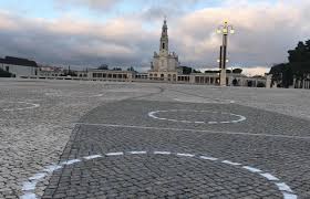 Inside of the basilica of the rosary. Covid 19 Santuario De Fatima Mantem Quase Todo O Programa Oficial Regiao De Leiria