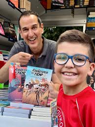 Fin de semana muuuuuuuy intenso en la #FeriaDelLibro de Madrid 📚 ✨Han sido  muchas horas, muchas firmas, muchas emociones… Mil gracias de corazón ♥️ a  todos los lectores increíbles que os habéis