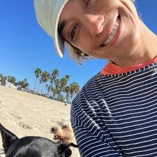 Alicia Sack's Instagram, Twitter & Facebook