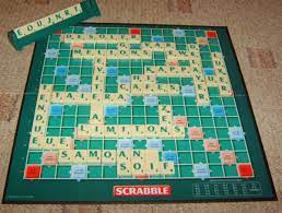 Un seul mot de deux lettres, wu, et neuf de trois lettres, dont seulement deux permettent de jouer en pivot (won en posant le w devant on et daw en le plaçant derrière da), autant dire que l'on. Scrabble Wikipedia