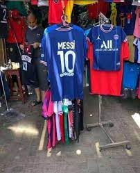 Sources at psg confirmed messi's lawyers had been pouring over the contract proposal since sunday but gave it their approval this morning and messi will travel to paris from his home in barcelona. Cfs8ebehozp8em
