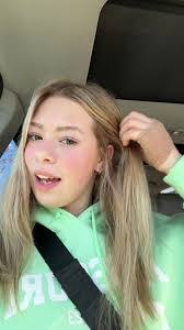 Alyssa Holcomb's Instagram, Twitter & Facebook