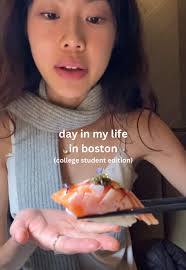 day in my life as a college student in boston :) filming these makes me  want to be more productive lol #boston #bostonfood #dayinmylife #vlog  #collegelife