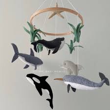 Keep baby amused and help him drift off to sleep in style. Orca Mobile Mobile Dolphin Sea Mobile Crib Mobile Mobile Fish Baby Mobile Ocean Nursery Mobile Crib Mobile Home Decor Home Living Delage Com Br