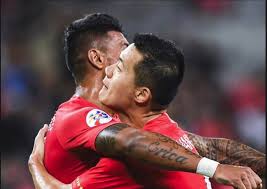 No time carioca, teve um bom início de carreira e apareceu para o futebol como um promissor meia. Ex Corinthians Paulinho E Renato Augusto Brilham No Campeonato Chines Jovem Pan