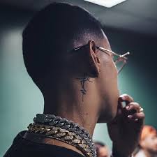 | los tatuajes en el cuello con notas musicales poca explicación necesitan. Pin De Jennifer Fabian En Brytiago Tatuajes Pequenos Cuello Tatuajes Dedos Mujer Tatuajes Cuello