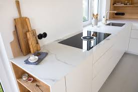 Die küchenarbeitsplatte bestimmt mit ihrem hohen flächenanteil den eindruck der küche entscheidend. Marmor Arbeitsplatte Weiss Wohnkuche Design Modernes Wohnen Clean Minimalistisch Style Kuche Luxus Marmor Arbeitsplatte Einbaukuche