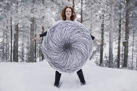 Spinnova on suomalainen yritys, joka kehittää selluloosakuidun käyttöä erityisesti tekstiiliteollisuuden tarpeisiin. Spinnova Contributes To Finnish Design Pieces For Baltic Sea