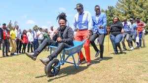 Former prime minister raila odinga says he has always been willing to testify for deputy president william ruto in his case at the international criminal court. Kpkx Nkxqki92m