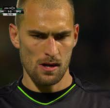 Setúbal não atava nem desatava até que bas dost voou em fúria para evitar um tempo extra que parecia escrito. Sporting Lissabon Bas Dost Nach Attacke Von Den Eigenen Fans Verletzt Welt