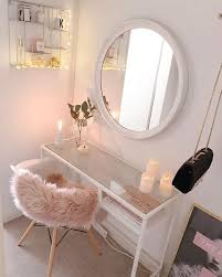 Pin By Ozay Tugba Temiz On Makyaj Masasi In 2020 Stylish Bedroom Girl Bedroom Decor Room Decor Bedroom