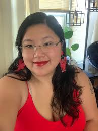 Shrimp hoop earrings definitely turn me from a saddie to a baddie 😂