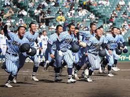 東海大相模 は 川和 のエース・ 吉田 悠平 を前にに8回まで1ー1の同点も9回に3番手で好投していた 石田 隼都 の適時打を皮切りに打線がつながり6得点を挙げ、7対1で勝利し5回戦進出を決めた。 ã‚®ãƒªã‚®ãƒªã®å‡ºå ´ ä¸»å°†é›¢è„± çˆ¶å­é·¹ æ±æµ·å¤§ç›¸æ¨¡ãŒåŠ‡çš„ã‚¹ãƒˆãƒ¼ãƒªãƒ¼ã§10å¹´ã¶ã‚Šã®å„ªå‹ é«˜æ ¡é‡Žçƒä»– é›†è‹±ç¤¾ã®ã‚¹ãƒãƒ¼ãƒ„ç·åˆé›'èªŒ ã‚¹ãƒãƒ«ãƒ†ã‚£ãƒ¼ãƒ å…¬å¼ã‚µã‚¤ãƒˆ Web Sportiva