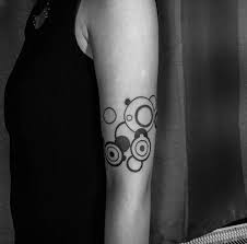 Geometric Circles On The Left Upper Arm Tattoo Artist Corey Divine Upper Arm Tattoos Tattoos For Guys Tattoo Designs And Meanings