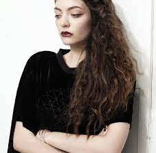 Einiges in der musik erinnert an das werk der. Musikerin Die Sangerin Lorde Bilder Fotos Welt