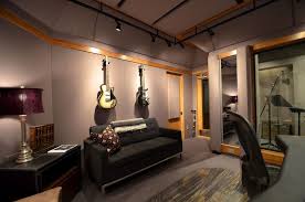 Interior Excellent Home Music Studio Design With Cozy Black Leather Sofa And Grey Wall Paint Id Diseno De Estudio De Grabacion Estudio De Musica Sala De Musica
