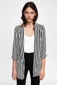Blazer rayé pour femme marine / noir à 74€ la fée maraboutée née en france, fabriquée en europe. Image 2 De Blazer A Rayures De Zara Blazer Rayures Tenue