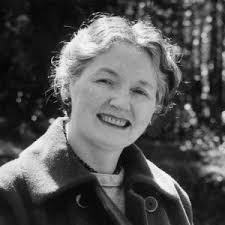𝓐 𝓦𝓸𝓶𝓪𝓷 𝓞𝓯 𝓦𝓸𝓻𝓭𝓼 This lady was from Swansea in the city born  and bred Iris Gower novelist her works still widely read. Her given surname  Davies although Gower her pen-name she