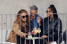 The taika waititi scandal that isn't a scandal. Rita Ora And Taika Waititi Pack On The Pda And Get Cosy With Tessa Thompson After All Night Celebration Geeky Craze