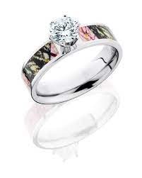 Pin By Bruce And Jenn Harshman On Southern Love Camo Wedding Rings Sets Camo Wedding Rings Camo Engagement Rings