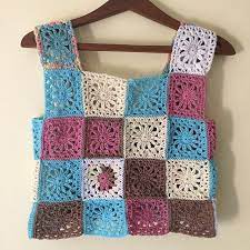 And with this foolproof formula for crafting a crochet top out of just 8 squares, you'll have even more reason to save those yarn scraps!. Add One More Blouse To Your Summer Wardrobe With This Cute Granny Square Crop Top Crochet Granny Square Crochet Pattern Crochet Crop Top Pattern Granny Square