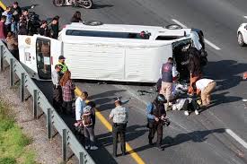 Vuelca transporte público en Tecámac; hay 16 heridos