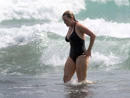 Leonardo dicaprio and kate winslet shine in the timeless love story born of tragedy that created an international phenomenon as memorable as the legendary ship of dreams. winner of 11 academy awards, including best picture, this epic masterpiece is destined to sweep audiences anew into the journey of a lifetime. Kate Winslet Bares Curvy Beach Body During Getaway To New Zealand