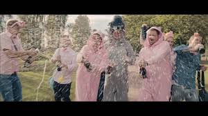 Aku hirviniemi, jenni kokander, annamaija tuokko and others. Luokkakokous 2 Polttarit Official Trailer Youtube