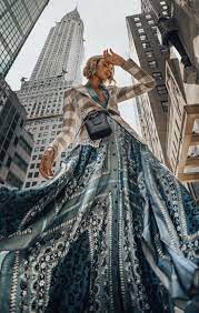 This Angle And The Cityscape Behind The Model Used As The Aesthetic Are Just A Perfect Fashion Photography Poses Street Fashion Photography Fashion Photography