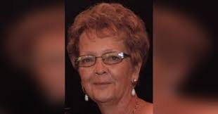 Carolyn Whetstone's Instagram, Twitter & Facebook