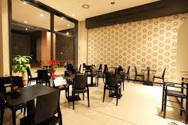 A Contemporary Bright And Very Natural Style For This Coffee Shop Interior Design Italiano Design Di Interni Caffetteria Arredo Bagno Vintage
