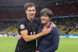 Pump it like goretzka. germany's currently most popular weightlifter is tirelessly motivating lanky youngsters such as jamal musiala to work on his biceps. 8 Ll H5e94wwwm
