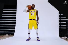 Your young fan will capture their team's identity when they wear this lebron james los angeles lakers swingman player jersey. B R Kicks Lebron James Wearing The Nike Lebron 8 Facebook