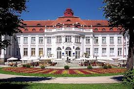 Die erholung in karlsbad finden diejenigen schön, die bei zahlreichen rundführungen mitmachen … Sehenswurdigkeiten Von Karlovy Vary Karlsbad In Tschechien