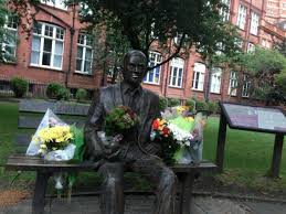 The alan turing memorial, situated in the sackville park in manchester, england, is in memory of a father of modern computing. Gegen Aktion Zum Denkmalsturz Wer Stehen Bleiben Muss