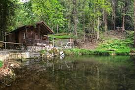 Vor allem in der schweiz, italien, frankreich, den niederlanden, finnland oder deutschland. Romantisches Huttli Am See Kleine Hauser Zur Miete In Sigriswil Bern Schweiz