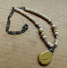 Things like that make a man fashionable in paris. Pin On Necklaces 11