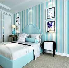 Ruang keluarga kontemporer yang mencolok dapat dibuat menggunakan sapuan warna dramatis di dinding, sementara warna gelap yang kuat sering digunakan di interior yang apik. Contoh Desain Gambar Wallpaper Dinding Ruang Tamu Kamar Tidur Dapur Situsbangunan Com