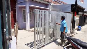 Fungsi pintu juga sebagai pembatas antara bagian indoor dan outdoor dalam konstruksi bangunan. Test Pagar Geser Dari Baja Ringan Youtube