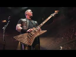 —metallica — james hetfield is the vocalist, rhythm guitarist, and main songwriter in metallica, the biggest heavy metal band of all time. James Hetfields Neue Alte Explorer Carl Gitarre Bass