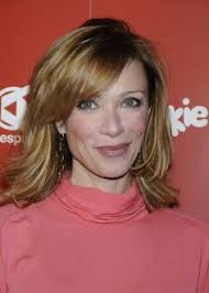 She is known for roles, such as as deputy sheriff maxine stewart in the television series picket fences and mary swanson in the 1994 comedy dumb and dumber. Lauren Holly Age Bio Faces And Birthday