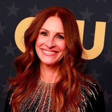 Julia Roberts talks 'After the Hunt' and working with Ayo Edebiri, Andrew  Garfield