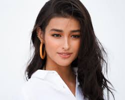 Liza Soberano is turning 21 today