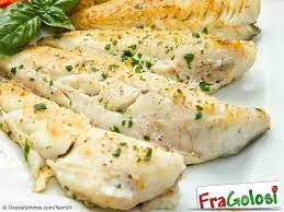 · il persico al forno è un secondo piatto di pesce veloce e gustoso, una ricetta semplice per cucinare il filetto di persico morbido e saporito, grazie all'aggiunta di aromi trattenuti nella carta in cui viene racchiuso il pesce. Filetti Di Pesce Persico Al Forno Ricetta Di Fragolosi